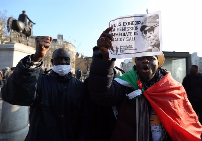 Archivo - March 7, 2021, London, England, United Kingdom: Senegalese protesters stage a demonstration against the arrest of opposition leader Ousmane Sonko in Trafalgar Square, London.  .Sonko  was arrested on Wednesday on charges of disturbing public o