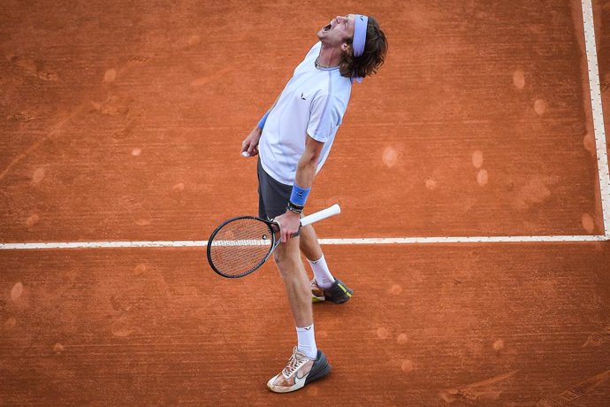 15 April 2023, France, Roquebrune-Cap-Martin: Russian tennis player Andrey Rublev celebrates his victory over USA's Taylor Fritz during their men's singles semi-final match of the Rolex Monte-Carlo Masters 2023, ATP Masters 1000 tennis tournament at Mon