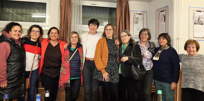 A portavoz nacional do BNG, Ana Pontón, nun encontro con colectividade galega en Suíza.