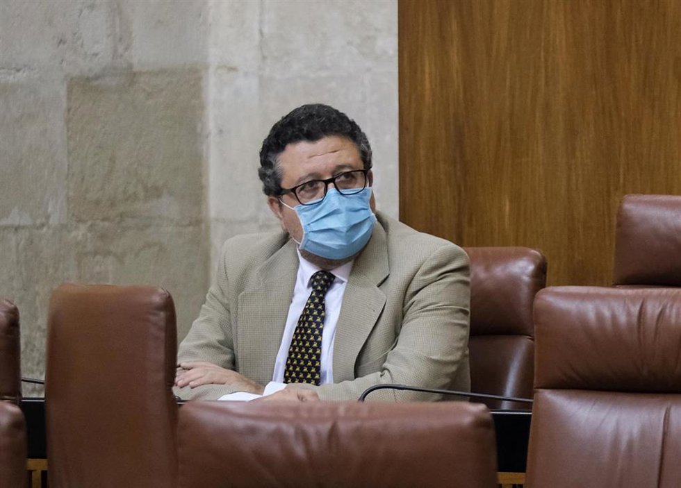Archivo - El que fuera presidente del grupo parlamentario de Vox en Andalucía, Francisco Serrano, en una foto de archivo.