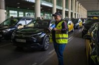 Élite Taxi inicia las movilizaciones en el Aeropuerto de Barcelona contra los taxistas ilegales