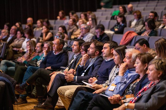 'XIV Jornadas De Vacunas Del CAV-AEP', Que Se Han Celebrado En Ourense.