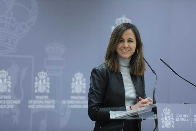 Archivo - La ministra de Derechos Sociales y Agenda 2030, Ione Belarra, comparece antes de reunirse con colectivos que defienden el derecho a la vivienda, en el Ministerio de Derechos Sociales y Agenda 2030, a 26 de enero de 2022, en Madrid (España). Be