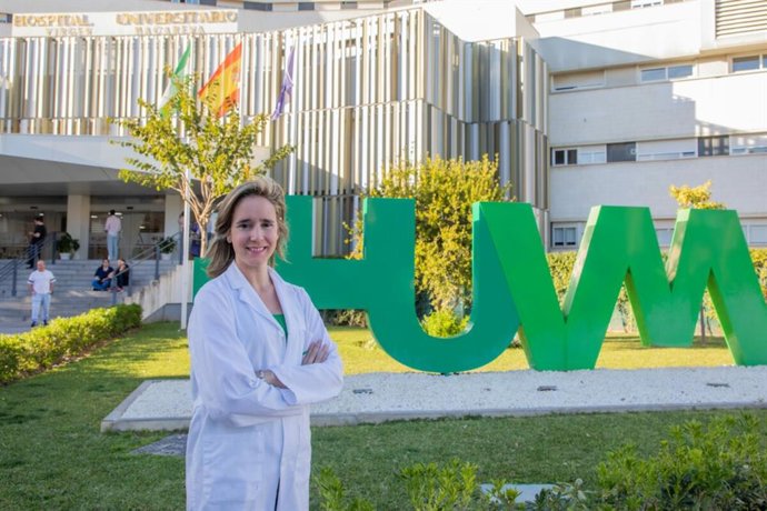 La doctora del Virgen Macarena Belén Gutiérrez-Gutiérrez, premiada por la Sociedad Europea de Microbiología Clínica y Enfermedades Infecciosas.