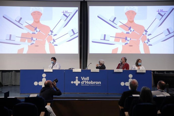 El conseller de Salut de la Generalitat, Manel Balcells, i el director assistencial del centre hospitalari, Antonio Roman