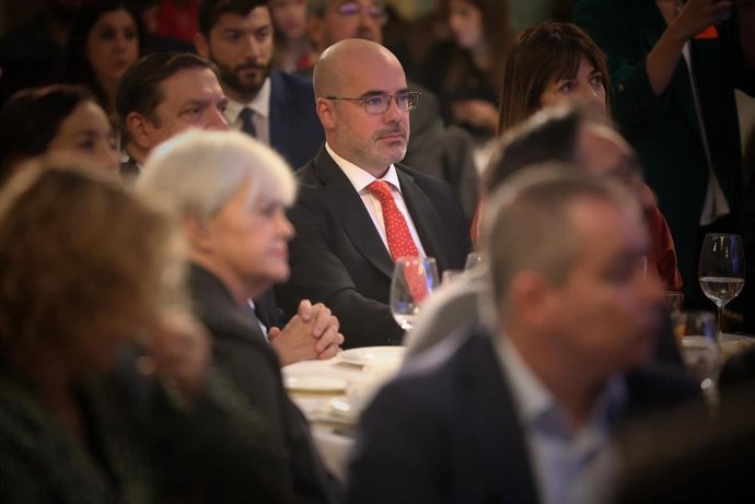 Francisco Martín asiste al desayuno informativo de Juan Lobato en Nueva Economía Fórum.