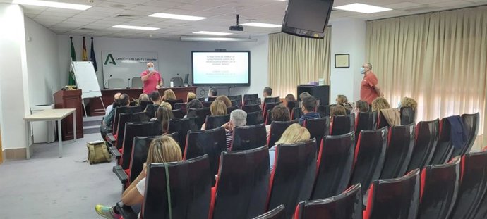 Profesionales del Área de Osuna participan en un curso especializado de prevención de agresiones