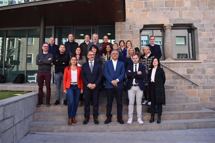 Imagen de los participantes en la sesión de constitución de la Comisión del Trabajo Autónomo