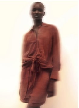 Zara, en colaboración con la compañía especializada en reciclaje textil Circ, ha lanzado la primera colección realizada con materiales reciclados procedentes de residuo textil de mezclas de poliéster y algodón