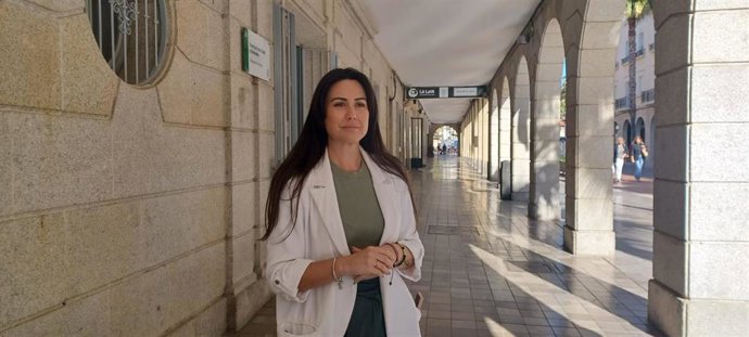 La secretaria general del PSOE de Lepe y candidata a la Alcaldía, Bella Canales, en rueda de prensa.