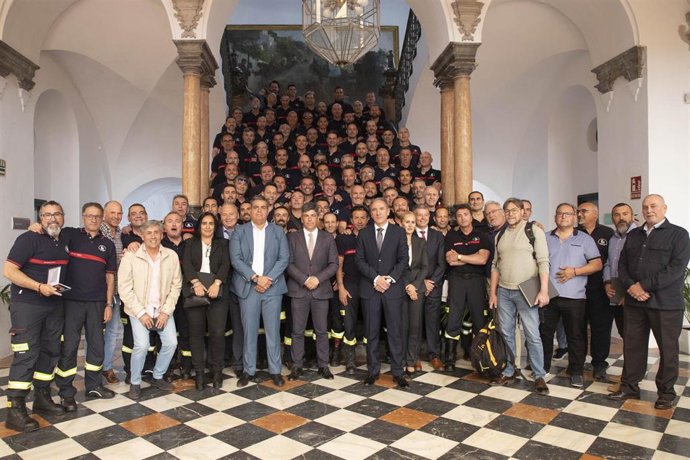 Autoridades y efectivos del Consorcio de Bomberos.