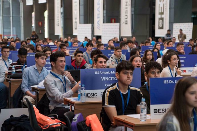 Archivo - Más de 30 jóvenes madrileños competirán el 28 de abril por el título de mejor empresario virtual de España