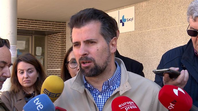 El secretario general del PSOECyL, Luis Tudanca, visita La Cistérniga (Valladolid).