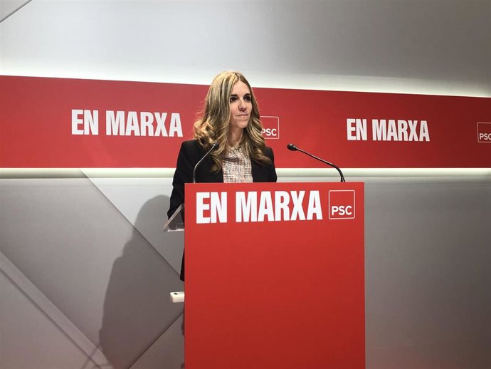 La portavoz del PSC, Elia Tortolero, durante la rueda de prensa.