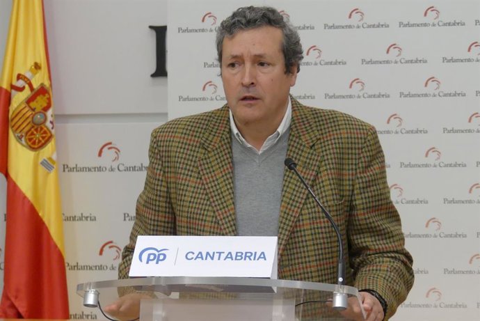 El portavoz del PP en el Parlamento de Cantabria, Íñigo Fernández
