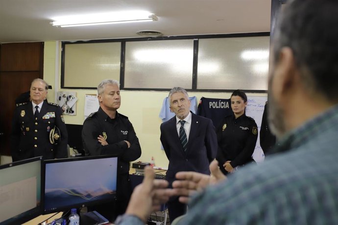 El ministro del Interior, Fernando Grande-Marlaska , durante su visita a Melilla