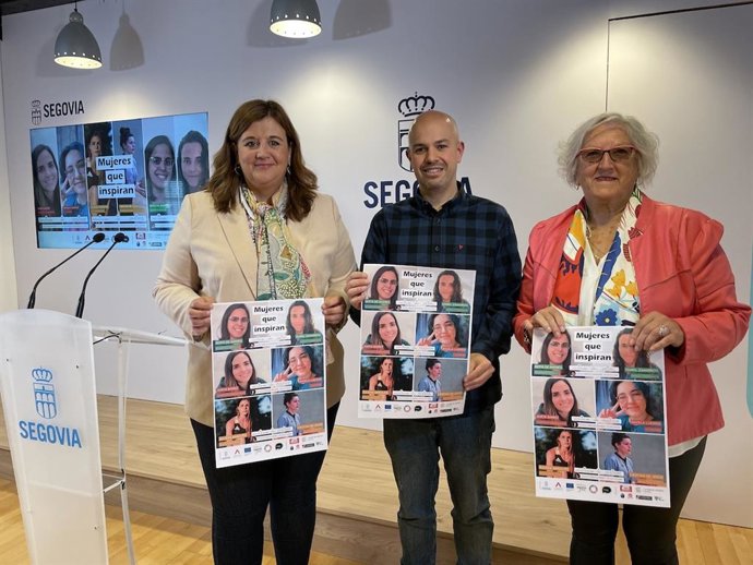 Clara Martín y los concejales de Juventud y de Desarrollo Económico y Empleo presentan el cartel de la campaña