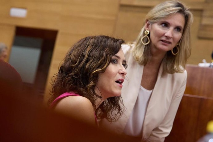 Archivo - La consejera de Medio Ambiente, Vivienda y Agricultura de la Comunidad de Madrid, Paloma Martín y la presidenta de la Comunidad de Madrid, Isabel Díaz Ayuso 