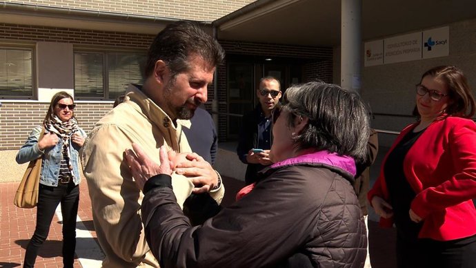 El secretario general del PSOECyL, Luis Tudanca, y la alcaldesa de La Cistérniga, Patricia González.
