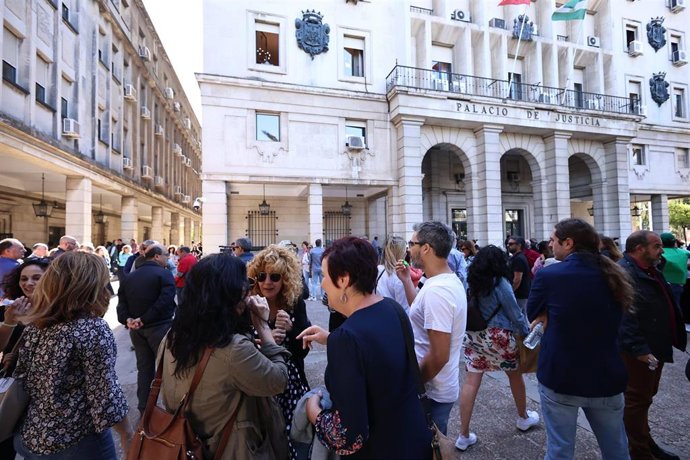 Primera jornada de huelga de funcionarios de Justicia en Andalucía. Juzgados de Sevilla.