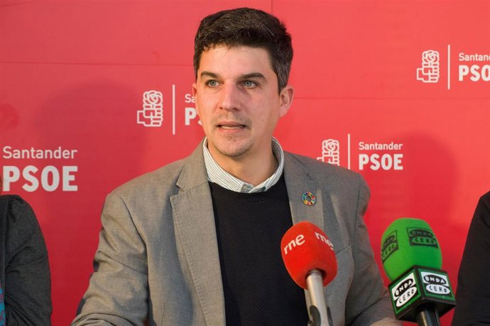 Archivo - Daniel Fernández, portavoz del PSOE de Santander.- Archivo
