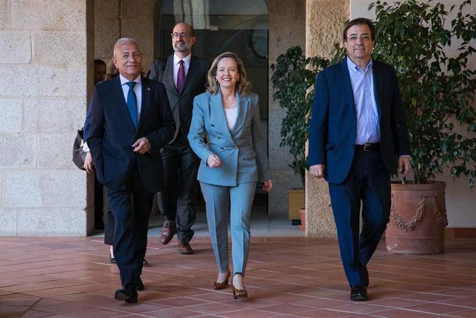 Nadia Calviño con Fernández Vara en Mérida.