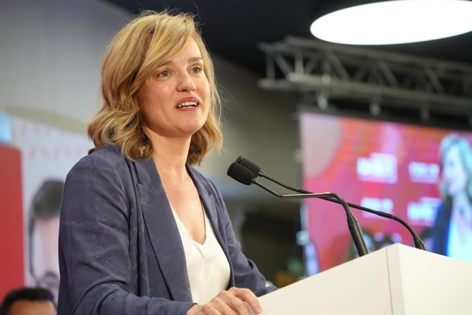 La portavoz del PSOE y ministra de Educación, Pilar Alegría, en un acto de partido en Villanueva de la Serena, en una foto de archivo.
