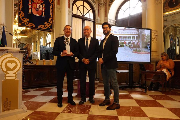 Francisco Salado, ha recibido un reconocimiento especial que ha sido otorgado al centro de innovación social La Noria de Diputación en el marco de los III Premios Innosocial Málaga que convoca el Consistorio de la capital malagueña.