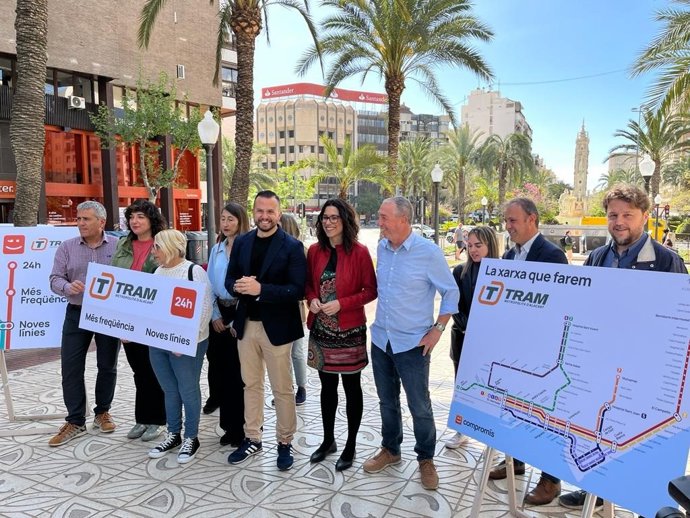 El diputado de Compromís en el Congreso y candidato a la Presidencia de la Generalitat, Joan Baldoví, la vicepresidenta de la Generalitat, Aitana Mas, y el concejal del Ayuntamiento de Alicante y alcaldable de la coalición valencianista, Rafa Mas.