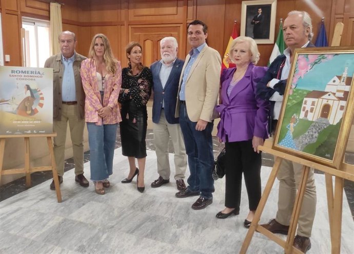 El alcalde de Córdoba (centro), en la presentación de la Romería de Santo Domingo.