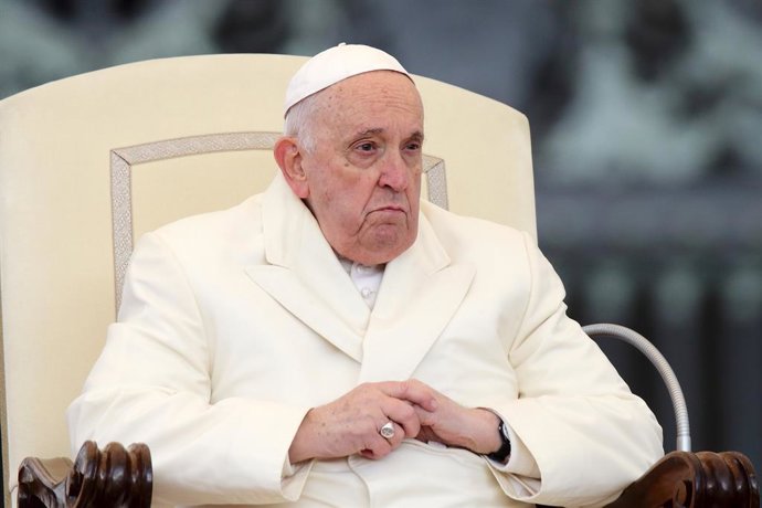 05 April 2023, Vatican, Vatikan City: Pope Francis attends his weekly general audience at St. Peter's square in The Vatican. Photo: Evandro Inetti/ZUMA Press Wire/dpa