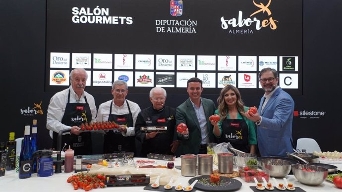 El expositor de 'Sabores Almería' acoge una muestra culinaria en el Salón Gourmets.
