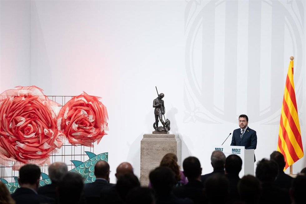 El presidente Pere Aragons en el Prleg de Sant Jordi en el Palau de la Generalitat