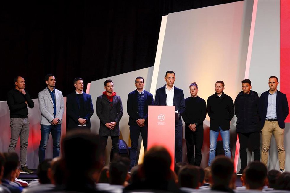 Archivo - Los colegiados de LaLiga Santander durante la lectura de un manifiesto en la RFEF