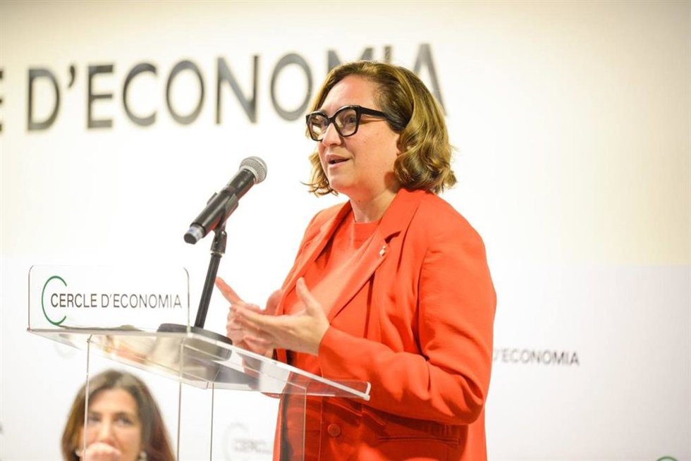 La alcaldesa de Barcelona, Ada Colau, durante su conferencia en el Cercle d'Economia, este lunes 17 de abril de 2023.