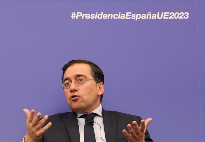 El ministro de Asuntos Exteriores, Unión Europea y Cooperación, José Manuel Albares, interviene durante la inauguración del Foro de la Sociedad Civil para la Presidencia del Consejo de la UE, en la sede del Ministerio, a 17 de abril de 2023, en Madrid (