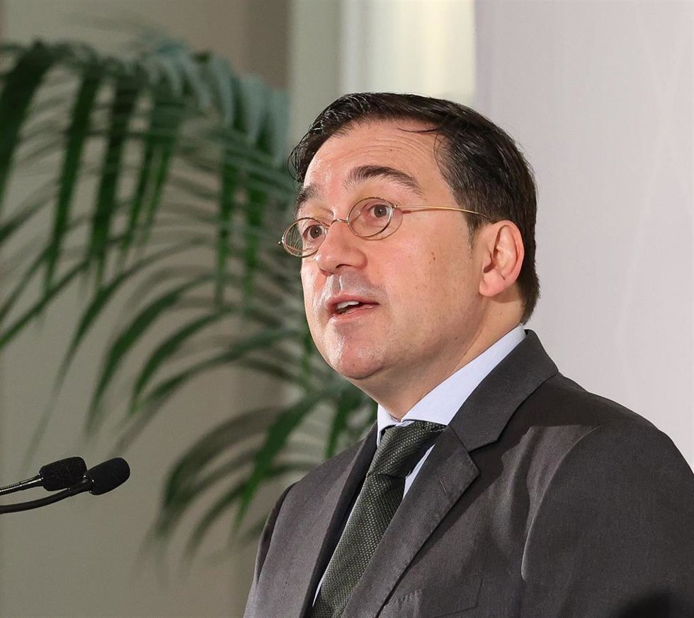 El ministro de Asuntos Exteriores, José Manuel Albares, interviene durante un desayuno informativo del Foto de la Nueva Comunicación, en el Hotel Mandarin Oriental Ritz, a 23 de marzo de 2023, en Madrid (España).
