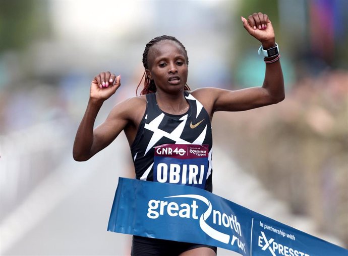 Archivo - La atleta keniata Hellen Obiri celebra el triunfo en una carrera