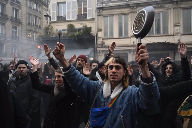 Cacerolada contra la reforma de las pensiones en París, Francia