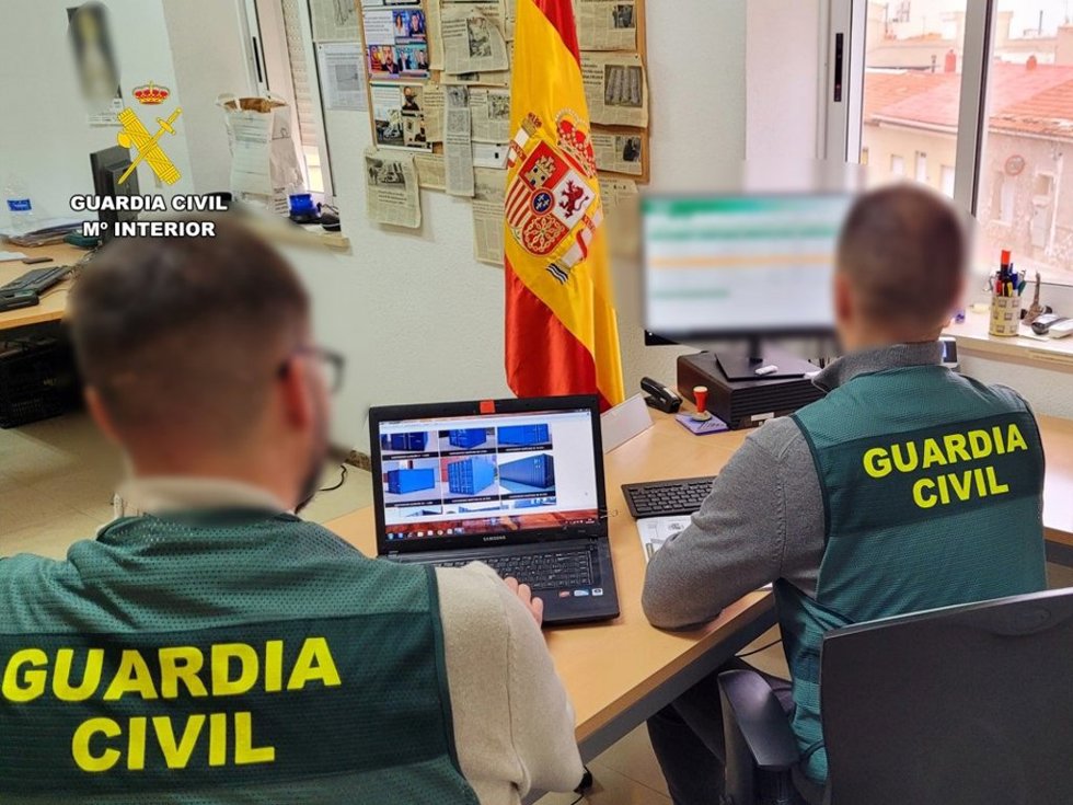 Agentes de la Guardia Civil en tareas de investigación