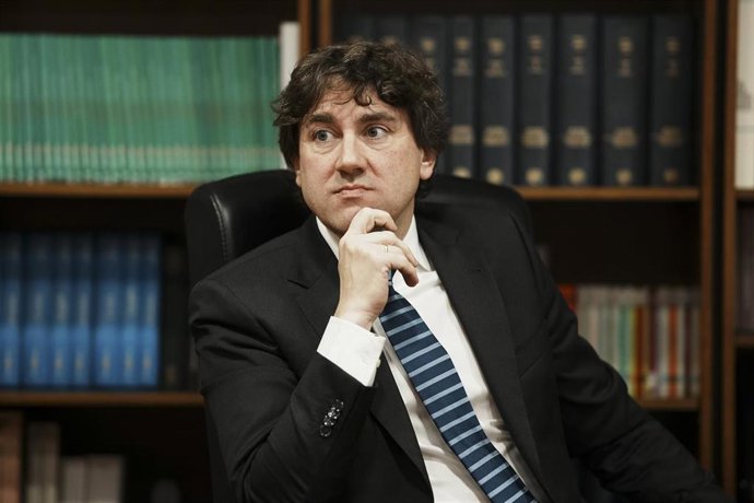 Archivo - El secretario general del PSE-EE, Eneko Andueza, durante una entrevista para Europa Press en la sede del Partido Socialista de Euskadi, a 24 de febrero de 2023, en Bilbao, Vizcaya, País Vasco (España). Tras las elecciones municipales de 2008, 