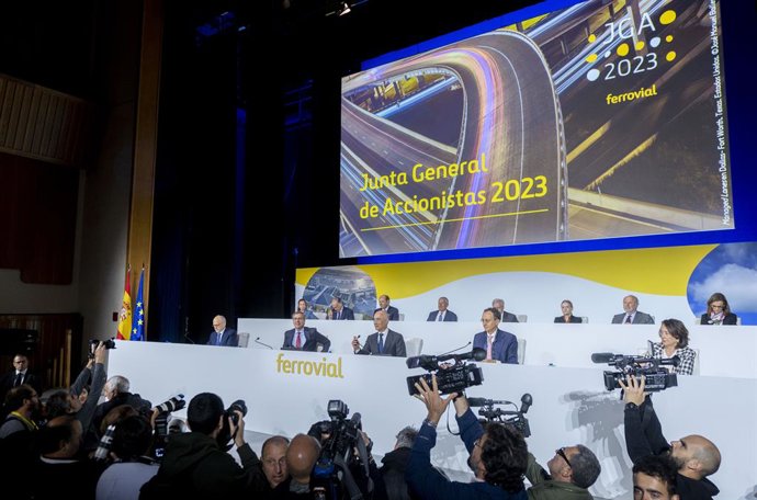 Vista general de la Junta General Ordinaria de Accionistas de Ferrovial, en el auditorio ONCE, a 13 de abril de 2023, en Madrid (España). Durante la Junta, los accionistas han votado el traslado de la sede social de la empresa a Países Bajos por la abso