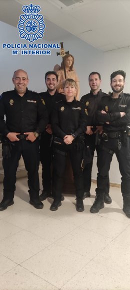 Agentes que atendieron al hombre.