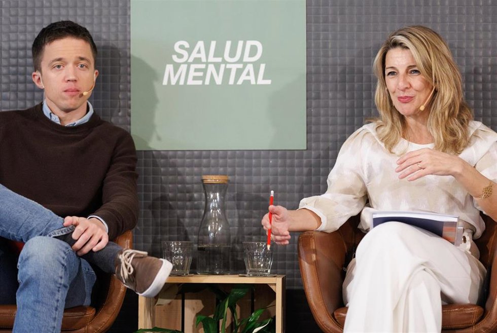 Archivo - La vicepresidenta segunda, Yolanda Díaz, y el líder de Más País, Iñigo Errejón, durante la presentación del Informe Precariedad laboral y salud mental: conocimientos y políticas, en el Impact Hub Piamonte, a 17 de marzo de 2023, en Madrid (Esp
