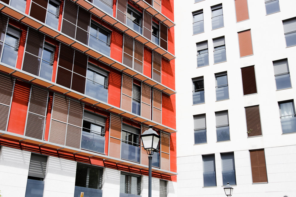 Dos edificios en el distrito de Embajadores, a 14 de abril de 2023, en Madrid (España).