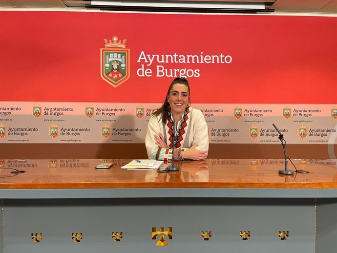 Archivo - La portavoz del Grupo Municipal Popular del Ayuntamiento de Burgos, Andrea Ballesteros, en rueda de prensa.
