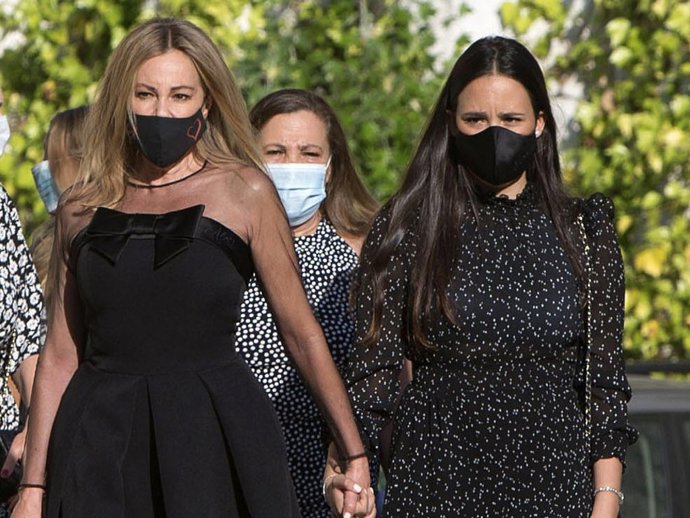 Archivo - Ana Obregón y Carolina Monje, unidas en el último adiós a Aless Lequio