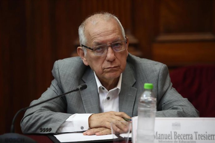 Archivo - El ministro de Educación de Perú, Óscar Becerra.