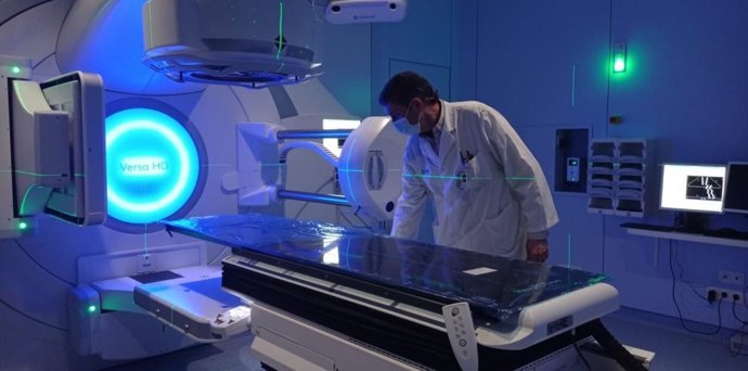 El Hospital Miguel Servet estrena acelerador para pacientes que requieren radioterapia.