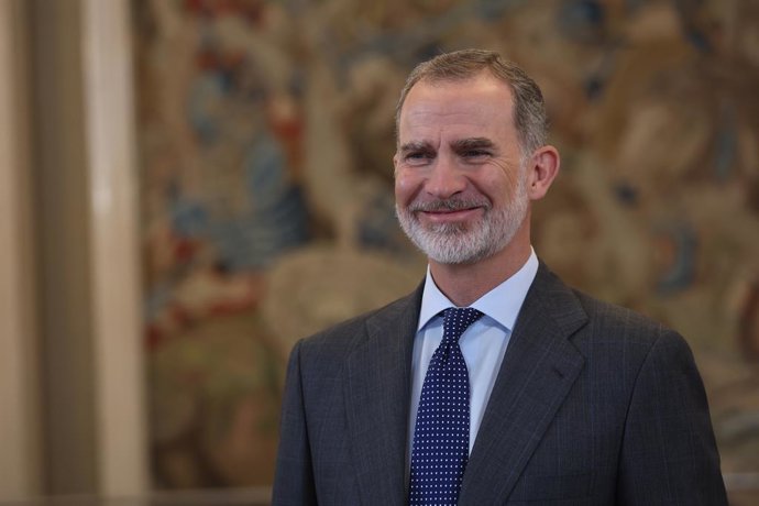 Archivo - El Rey Felipe VI a su llegada para recibir en audiencia a una representación del Club Deportivo Tenerife, en el Palacio de la Zarzuela, a 14 de marzo de 2023, en Madrid (España). El Club Deportivo Tenerife cumplió 100 años de historia, el año 